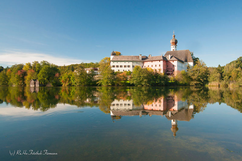 Höglwörthersee mit Kloster © RoHa-Fotothek Fürmann