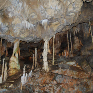 Unzähligen Höhlen im Sauerland erkunden