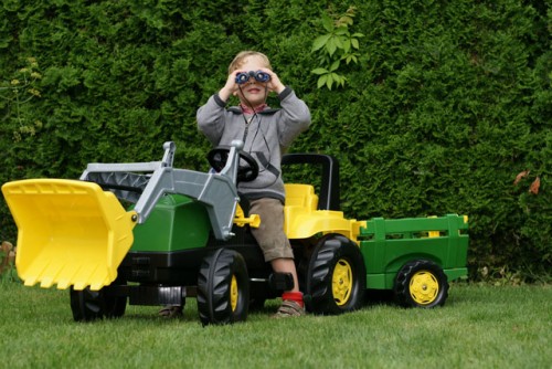 Auch die Kleinsten finden einen Traktor zum Fahren auf dem Ferienhof Sauter