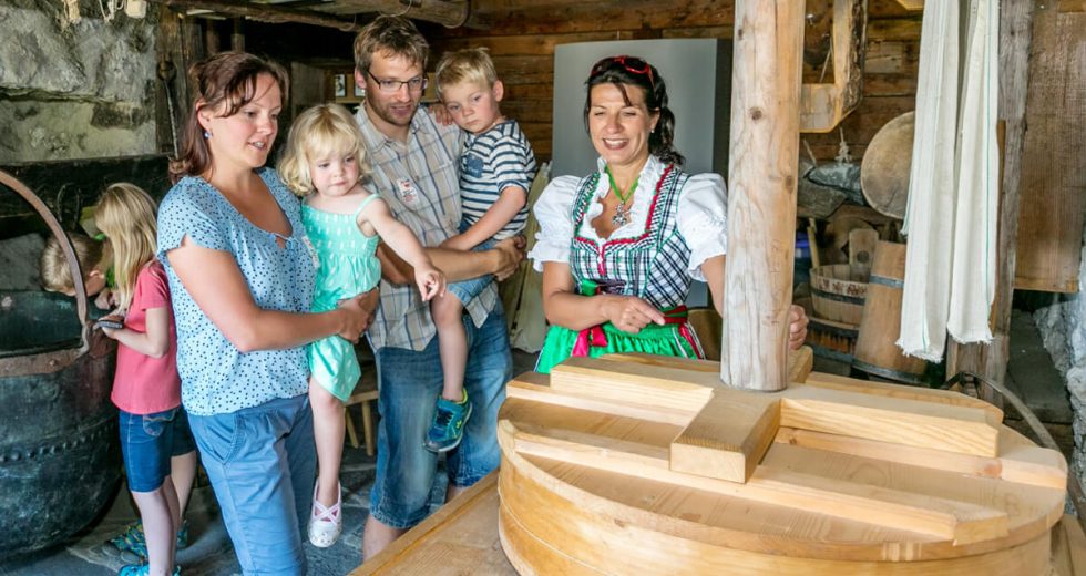 Persönlicher Tipp vom Ferienhof „Der Auszeithof“: Be – greifen im Mitmach-Bergbauernmuseum in Diepolz!