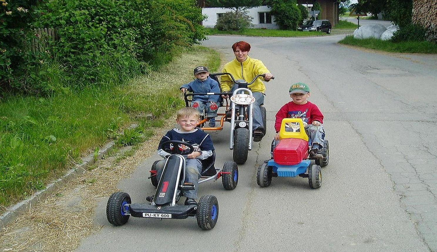 Familienidylle pur auf dem Baby- und Kinderbauernhof beim ...