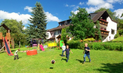 Spiel und Spaß auf dem Ferienhof Müller