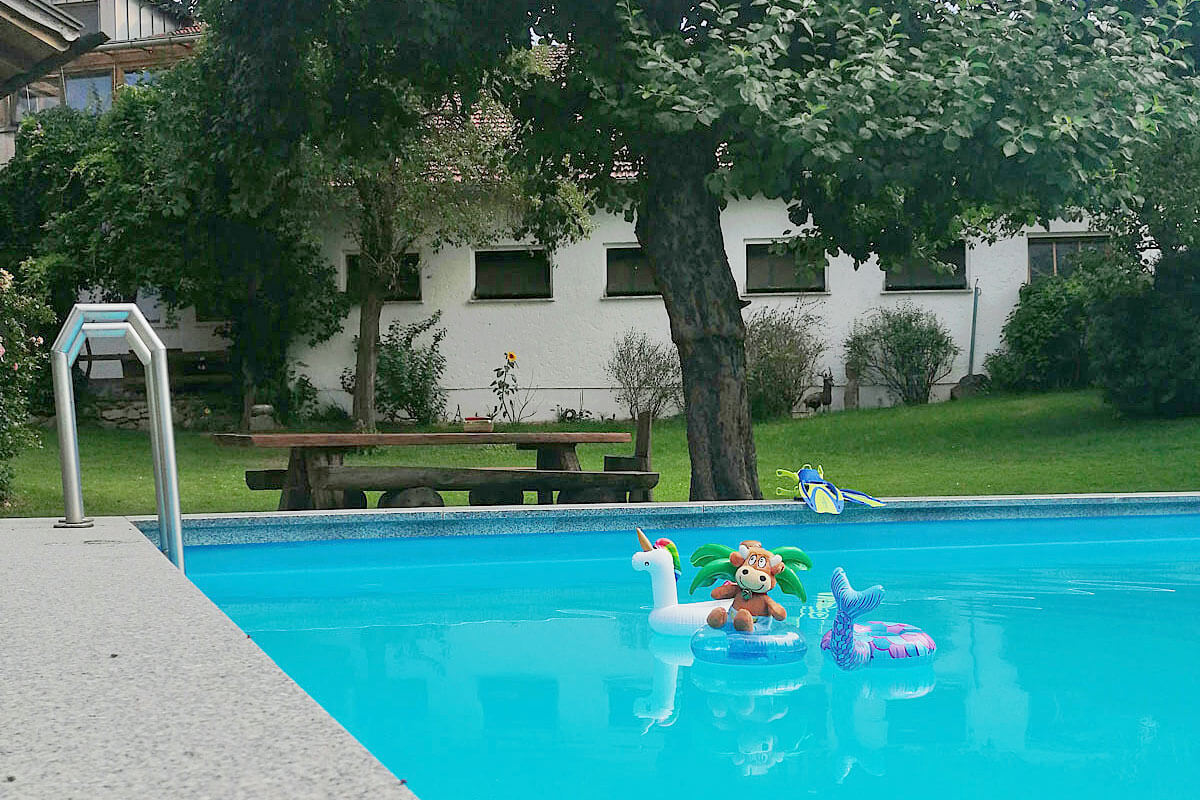 Erfrischung im Swimmingpool Weidererhof-Friederikes-Reisetagebuch-Pool