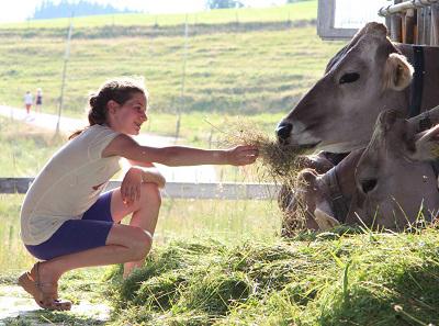 Tieren auf Du und Du: Liebevoller Umgang sorgt für leckere Milch